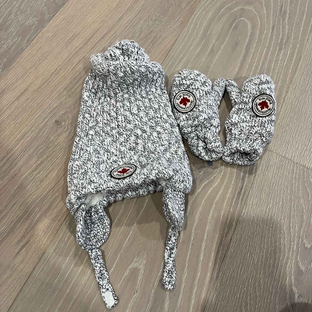 Roots. Kids size 3-5 yrs. Salt and pepper slouchy winter hat and match gloves